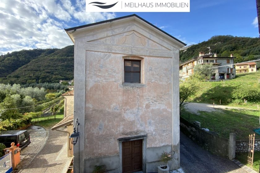 Blick auf die Kirche von Priezzo