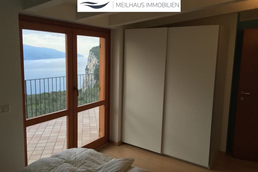 Schlafzimmer mit Seeblick