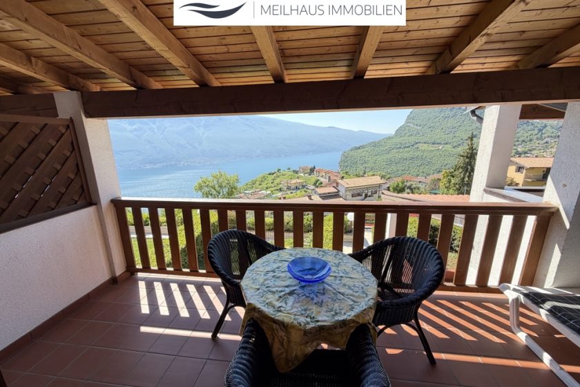 überdachter Balkon